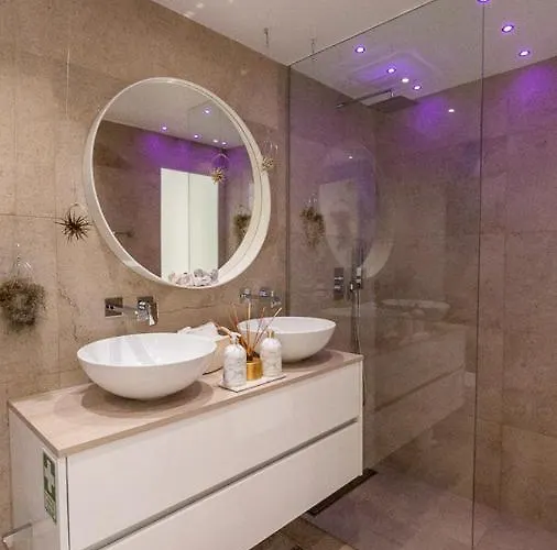 Little Townsuite 아파트 푼샬