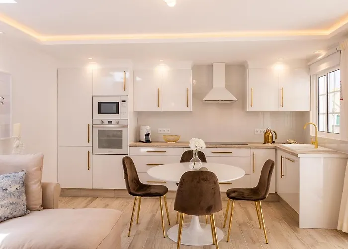 Little Townsuite 아파트 푼샬